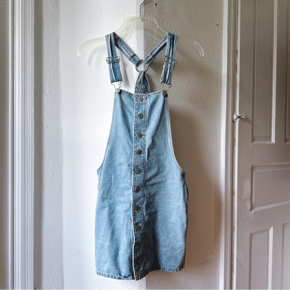 Forever 21 jump ring back denim mini overall dress Small